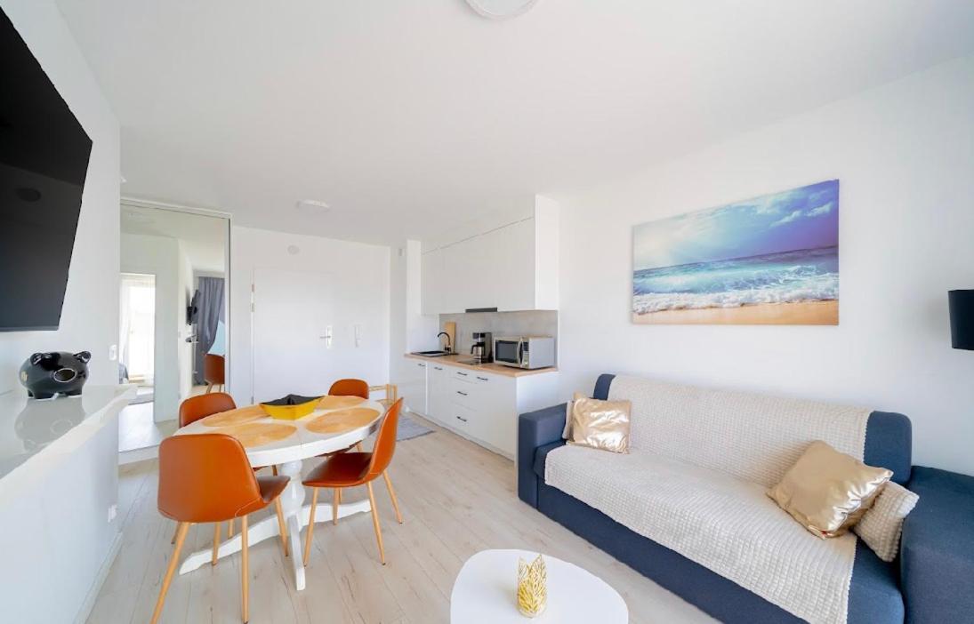 Apartament Przy Wydmie กชึชโบโว ภายนอก รูปภาพ